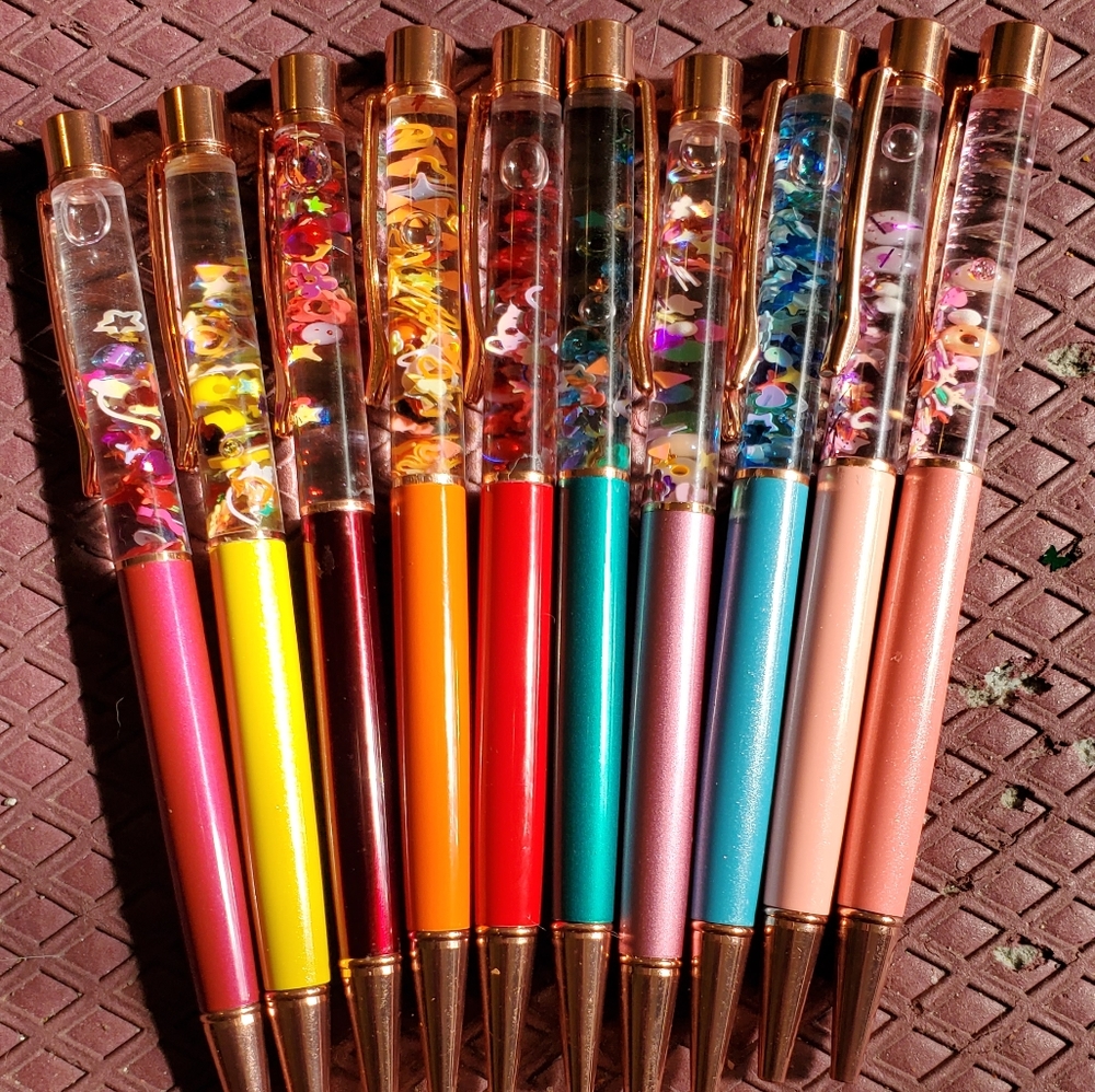 Floating glitter pen.